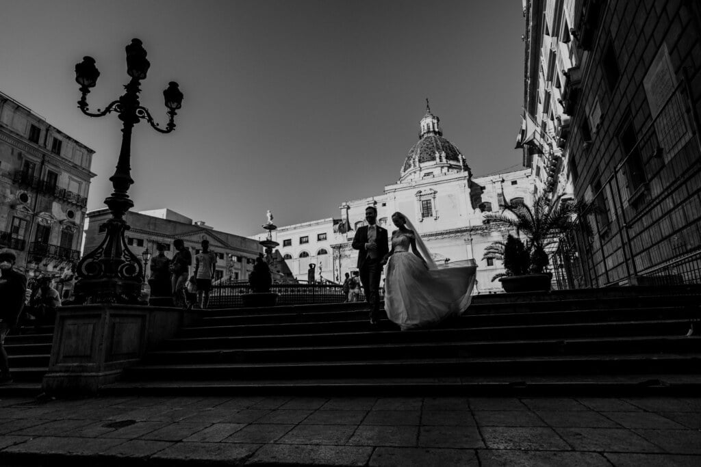 Ritratto di coppia in elegante matrimonio a Palermo da Bruxelles
