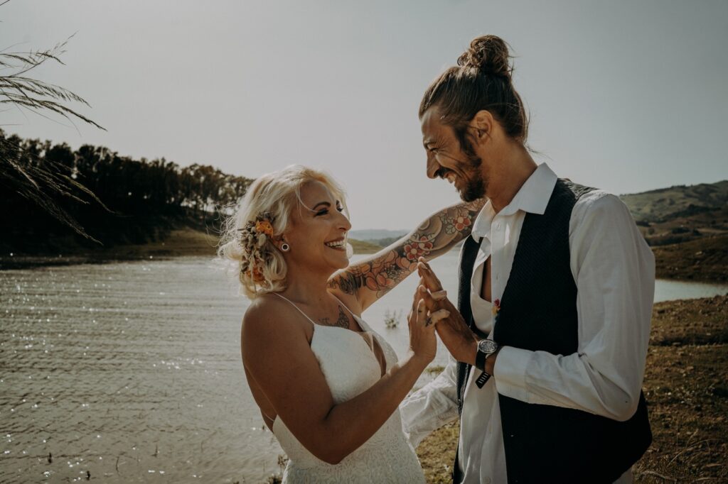 Cerimonia matrimonio al lago in Sicilia, Italia